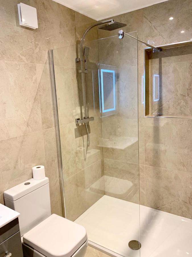 لندن Modern 2 Bedroom Apartment With Private Garden Near Canary Wharf المظهر الخارجي الصورة