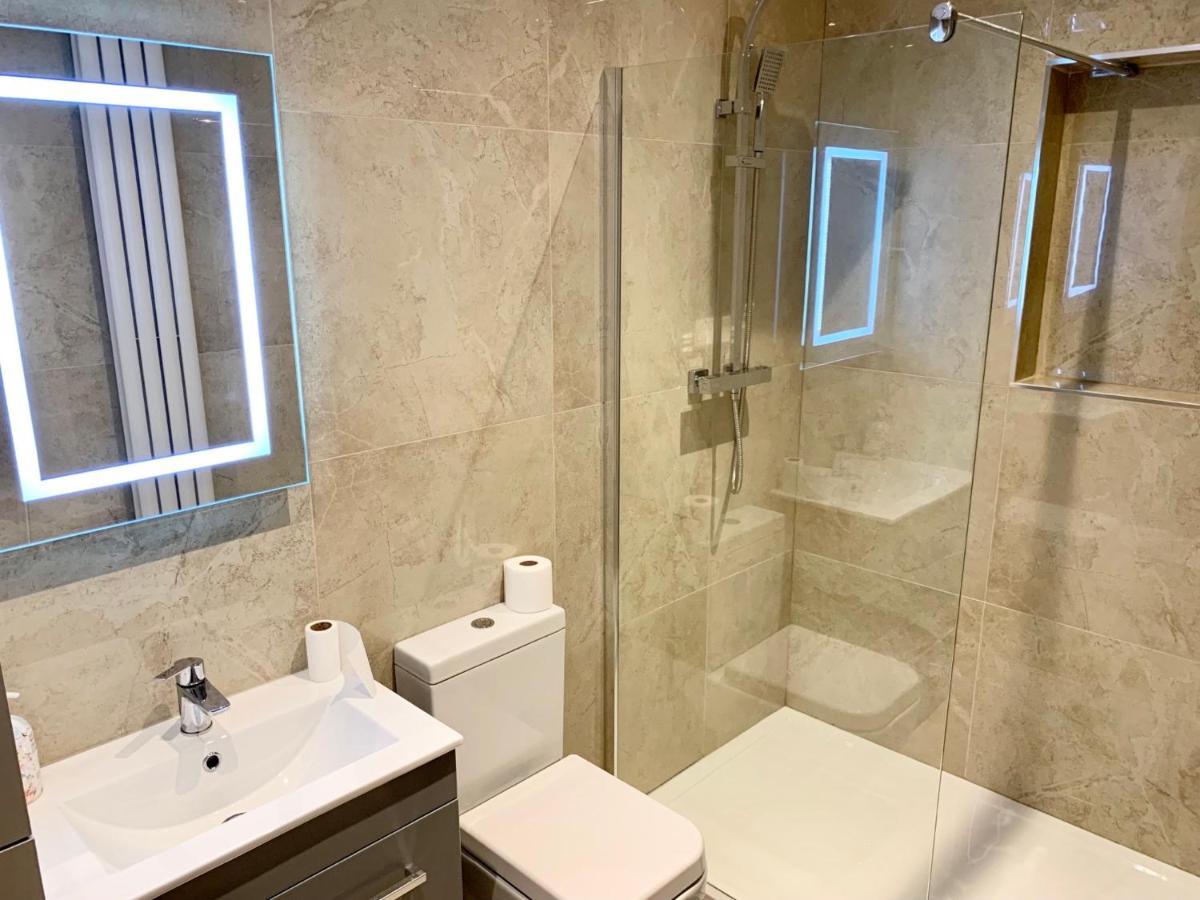 لندن Modern 2 Bedroom Apartment With Private Garden Near Canary Wharf المظهر الخارجي الصورة